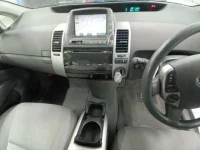 Toyota Prius лот № 10354 оценка 3.5  с аукциона в Японии 8