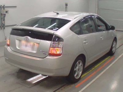 Toyota Prius  с аукциона в Японии