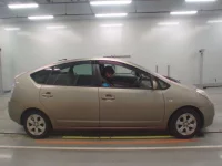 Toyota Prius лот № 10362 оценка 3  с аукциона в Японии 2