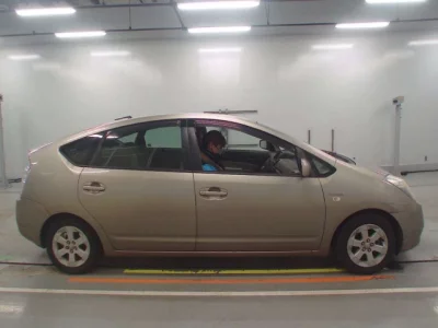 Toyota Prius  с аукциона в Японии