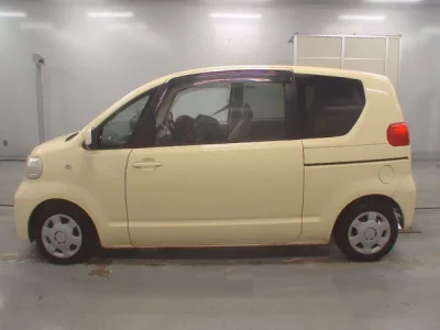 Toyota PORTE  с аукциона в Японии