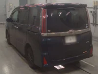 Toyota NOAH лот № 30656 оценка 4  с аукциона в Японии 5