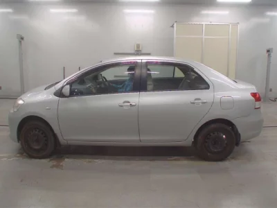 Toyota BELTA  с аукциона в Японии