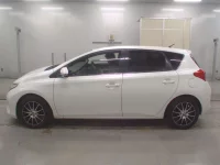 Toyota AURIS лот № 30662 оценка 4  с аукциона в Японии 3