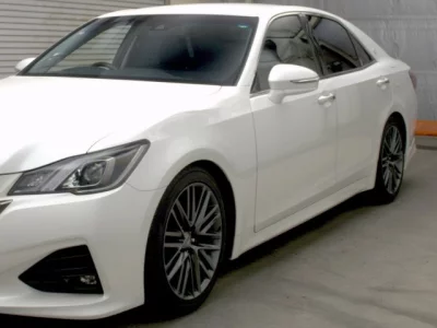 Toyota CROWN  с аукциона в Японии