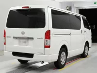 Toyota HIACE VAN лот № 30621 оценка 4  с аукциона в Японии 1