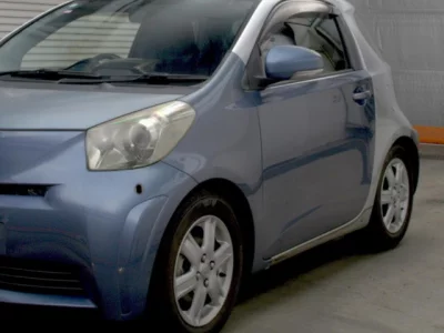 Toyota iQ