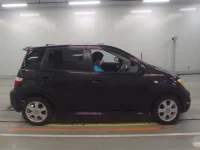 Toyota IST лот № 30715 оценка 3.5  с аукциона в Японии 2