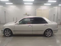 Toyota PROGRES лот № 10353 оценка 3.5  с аукциона в Японии 3