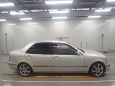 Toyota PROGRES  с аукциона в Японии