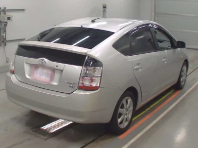 Toyota Prius  с аукциона в Японии