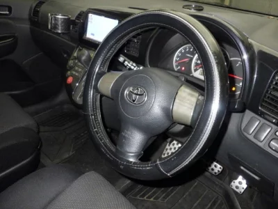 Toyota WISH  с аукциона в Японии