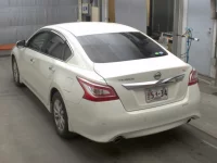 Nissan TEANA лот № 2075 оценка 4  с аукциона в Японии 1