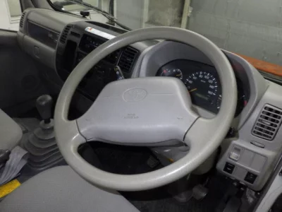 Toyota DYNA  с аукциона в Японии