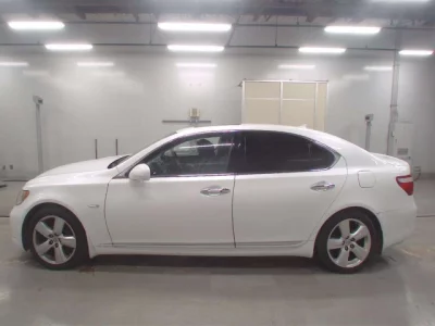Lexus LS  с аукциона в Японии