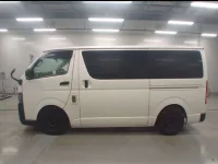 Toyota HIACE VAN лот № 30787 оценка 3.5  с аукциона в Японии 3