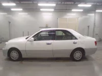 Toyota CROWN лот № 30765 оценка 4  с аукциона в Японии 3