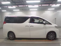 Toyota ALPHARD лот № 30778 оценка 3.5  с аукциона в Японии 2