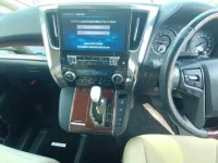 Toyota ALPHARD лот № 30778 оценка 3.5  с аукциона в Японии 8