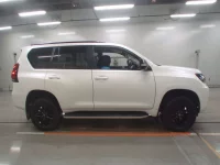 Toyota LAND CRUISER PRADO лот № 30769 оценка 4  с аукциона в Японии 2