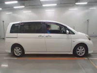 Toyota ISIS лот № 10444 оценка 3.5  с аукциона в Японии 2