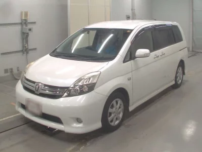 Toyota ISIS  с аукциона в Японии