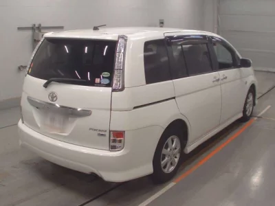 Toyota ISIS  с аукциона в Японии