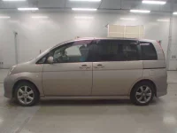 Toyota ISIS лот № 30832 оценка 3.5  с аукциона в Японии 3