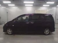 Toyota ISIS лот № 10471 оценка R  с аукциона в Японии 3