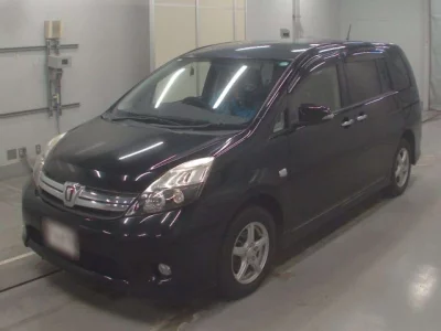 Toyota ISIS  с аукциона в Японии