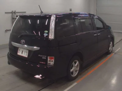 Toyota ISIS  с аукциона в Японии