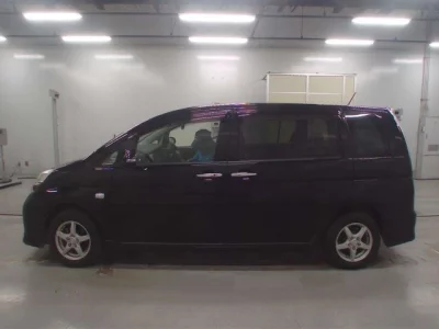 Toyota ISIS  с аукциона в Японии