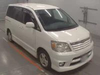 Toyota NOAH лот № 10552 оценка 3.5  с аукциона в Японии 4