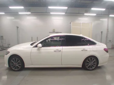 Toyota CROWN  с аукциона в Японии