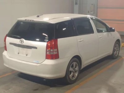 Toyota WISH  с аукциона в Японии