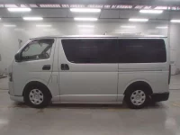 Toyota HIACE VAN лот № 30988 оценка 3  с аукциона в Японии 3
