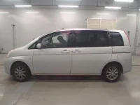 Toyota ISIS лот № 10549 оценка 3.5  с аукциона в Японии 3