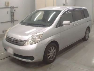 Toyota ISIS  с аукциона в Японии