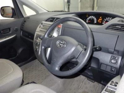 Toyota RACTIS  с аукциона в Японии