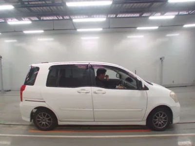 Toyota RAUM  с аукциона в Японии