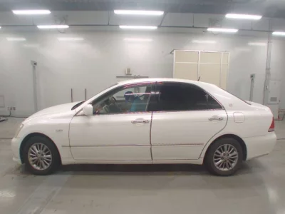 Toyota CROWN  с аукциона в Японии