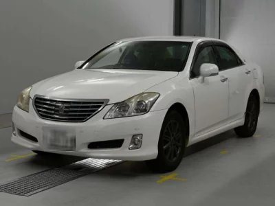 Toyota CROWN  с аукциона в Японии