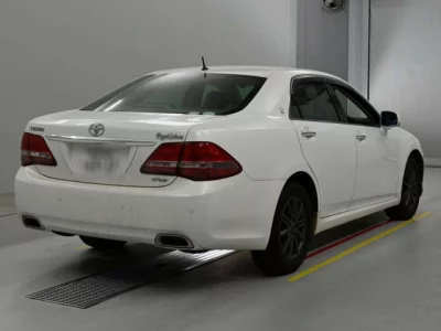 Toyota CROWN  с аукциона в Японии