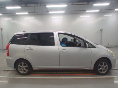 Toyota WISH  с аукциона в Японии