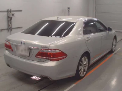Toyota CROWN  с аукциона в Японии