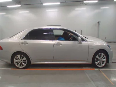 Toyota CROWN  с аукциона в Японии