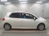 Toyota AURIS лот № 31155 оценка 4  с аукциона в Японии 2