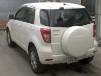 Toyota RUSH лот № 2210 оценка 3.5  с аукциона в Японии 1