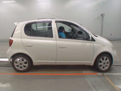 Toyota VITZ  с аукциона в Японии