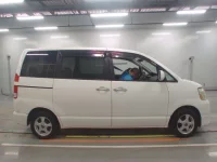 Toyota NOAH лот № 10641 оценка 3.5  с аукциона в Японии 2